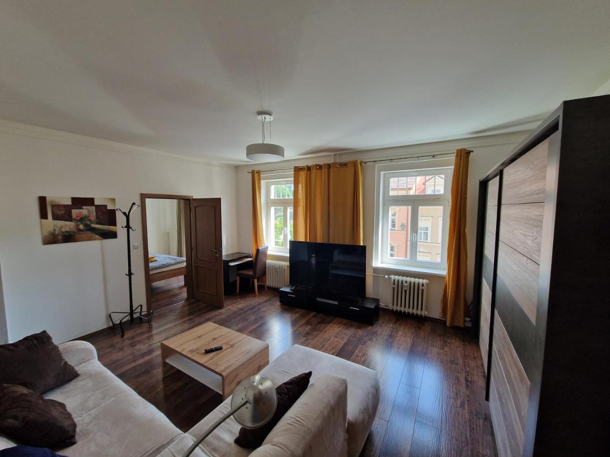 Apartman 63M2 S Balkonem V Lazenskem Centru Karlovy Vary Luaran gambar